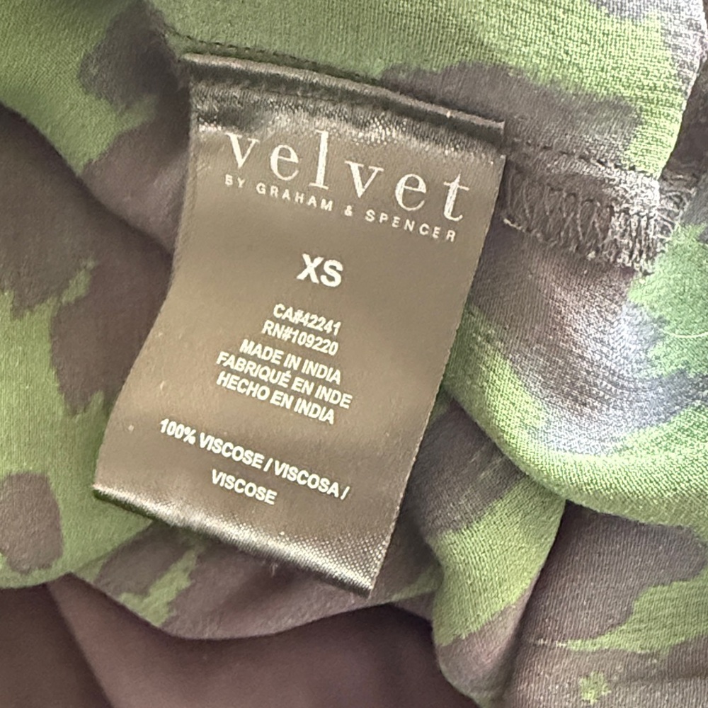 Velvet Green and Black Long Sleeve Tiered Midi Dress - Picture 5 of 7